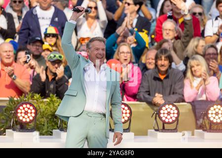 Mainz Schlagersaenger Patrick Lindner beim Auftritt am 15.09.2024 in Mainz beim ZDF-Fernsehgarten *** Mainz Schlager cantante Patrick Lindner esibendosi il 15 09 2024 a Magonza allo ZDF Fernsehgarten Copyright: XEibner-Pressefoto/GerhardxWingenx EP GWR Foto Stock