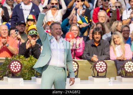 Mainz Schlagersaenger Patrick Lindner beim Auftritt am 15.09.2024 in Mainz beim ZDF-Fernsehgarten *** Mainz Schlager cantante Patrick Lindner esibendosi il 15 09 2024 a Magonza allo ZDF Fernsehgarten Copyright: XEibner-Pressefoto/GerhardxWingenx EP GWR Foto Stock