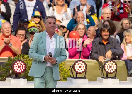 Mainz Schlagersaenger Patrick Lindner beim Auftritt am 15.09.2024 in Mainz beim ZDF-Fernsehgarten *** Mainz Schlager cantante Patrick Lindner esibendosi il 15 09 2024 a Magonza allo ZDF Fernsehgarten Copyright: XEibner-Pressefoto/GerhardxWingenx EP GWR Foto Stock