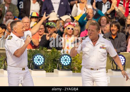 Mainz Schlagerduo Die Schlagerpiloten beim Auftritt am 15.09.2024 in Mainz beim ZDF-Fernsehgarten *** Mainz Schlagerduo Die Schlagerpiloten esibendosi il 15 09 2024 a Magonza allo ZDF Fernsehgarten Copyright: XEibner-Pressefoto/GerhardxWingenx EP GWR Foto Stock