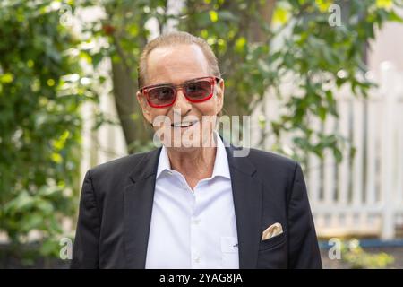Mainz Schlagersaenger Michael Holm beim Auftritt am 15.09.2024 in Mainz beim ZDF-Fernsehgarten *** Mainz Schlager cantante Michael Holm esibendosi il 15 09 2024 a Magonza allo ZDF Fernsehgarten Copyright: XEibner-Pressefoto/GerhardxWingenx EP GWR Foto Stock