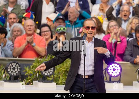 Mainz Schlagersaenger Michael Holm beim Auftritt am 15.09.2024 in Mainz beim ZDF-Fernsehgarten *** Mainz Schlager cantante Michael Holm esibendosi il 15 09 2024 a Magonza allo ZDF Fernsehgarten Copyright: XEibner-Pressefoto/GerhardxWingenx EP GWR Foto Stock