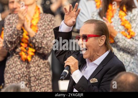 Mainz Schlagersaenger Michael Holm beim Auftritt am 15.09.2024 in Mainz beim ZDF-Fernsehgarten *** Mainz Schlager cantante Michael Holm esibendosi il 15 09 2024 a Magonza allo ZDF Fernsehgarten Copyright: XEibner-Pressefoto/GerhardxWingenx EP GWR Foto Stock