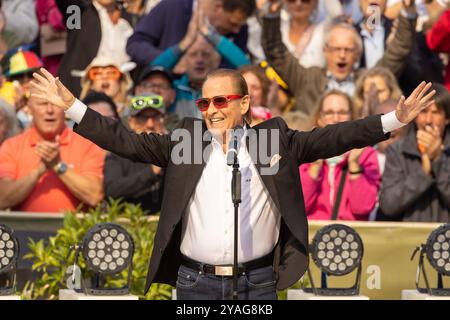 Mainz Schlagersaenger Michael Holm beim Auftritt am 15.09.2024 in Mainz beim ZDF-Fernsehgarten *** Mainz Schlager cantante Michael Holm esibendosi il 15 09 2024 a Magonza allo ZDF Fernsehgarten Copyright: XEibner-Pressefoto/GerhardxWingenx EP GWR Foto Stock