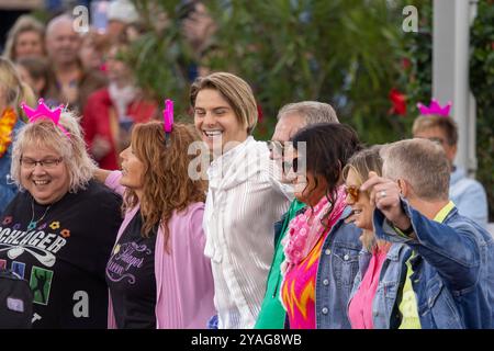 Mainz Schlagersaenger Vincent Gross beim Auftritt am 15.09.2024 in Mainz beim ZDF-Fernsehgarten *** Mainz Schlager cantante Vincent Gross esibendosi il 15 09 2024 a Magonza allo ZDF Fernsehgarten Copyright: XEibner-Pressefoto/GerhardxWingenx EP GWR Foto Stock