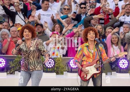 Mainz Schlagerduo Cora beim Auftritt am 15.09.2024 in Mainz beim ZDF-Fernsehgarten *** Mainz duo pop Cora esibendosi il 15 09 2024 a Magonza presso ZDF Fernsehgarten Copyright: XEibner-Pressefoto/GerhardxWingenx EP GWR Foto Stock