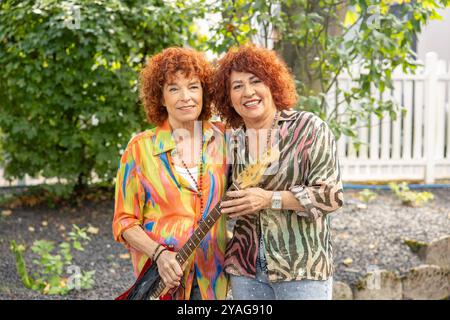 Mainz Schlagerduo Cora beim Auftritt am 15.09.2024 in Mainz beim ZDF-Fernsehgarten *** Mainz duo pop Cora esibendosi il 15 09 2024 a Magonza presso ZDF Fernsehgarten Copyright: XEibner-Pressefoto/GerhardxWingenx EP GWR Foto Stock