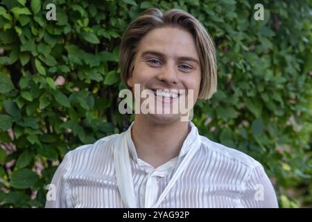 Mainz Schlagersaenger Vincent Gross beim Auftritt am 15.09.2024 in Mainz beim ZDF-Fernsehgarten *** Mainz Schlager cantante Vincent Gross esibendosi il 15 09 2024 a Magonza allo ZDF Fernsehgarten Copyright: XEibner-Pressefoto/GerhardxWingenx EP GWR Foto Stock