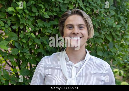 Mainz Schlagersaenger Vincent Gross beim Auftritt am 15.09.2024 in Mainz beim ZDF-Fernsehgarten *** Mainz Schlager cantante Vincent Gross esibendosi il 15 09 2024 a Magonza allo ZDF Fernsehgarten Copyright: XEibner-Pressefoto/GerhardxWingenx EP GWR Foto Stock