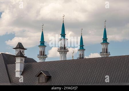 Minareti della moschea Kul-Sharif a Kazan, Tatarstan. Foto Stock