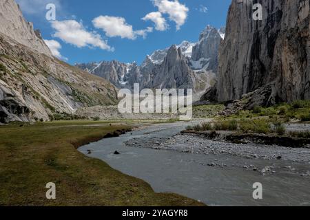 Vista della splendida valle di Nangma (Yosemite del Pakistan), Kanday, Baltistan, Pakistan Foto Stock