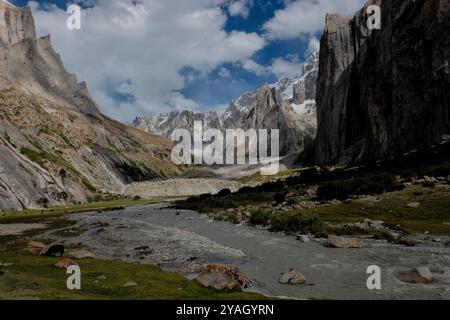 Vista della splendida valle di Nangma (Yosemite del Pakistan), Kanday, Baltistan, Pakistan Foto Stock