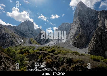 Vista della splendida valle di Nangma (Yosemite del Pakistan), Kanday, Baltistan, Pakistan Foto Stock