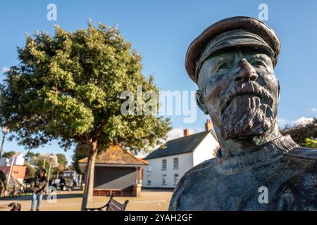 Somerset, 12 ottobre 2024: Statua di Yankee Jack a Watchet Harbour Foto Stock