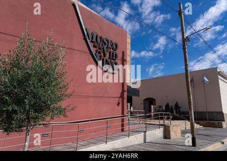 L'insegna sulla parte anteriore del Museo de la Vid y el vino o Museo della vite e del vino a Cafayate, Argentina. Foto Stock