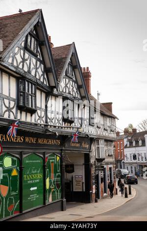 Regno Unito, Inghilterra, Shropshire, Shrewsbury, Wyle COP, commerciante di vini Tanners Foto Stock