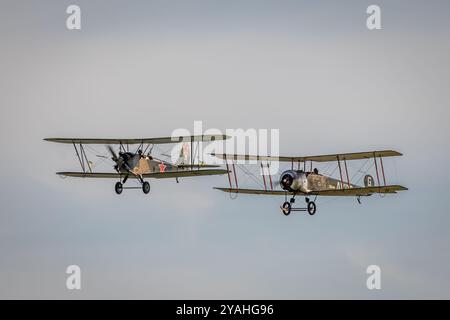 Polikarpov po-2 "28" e Avro 504K "G-EROE", Old Warden Airfield, Biggleswade, Bedfordshire, Inghilterra, REGNO UNITO Foto Stock