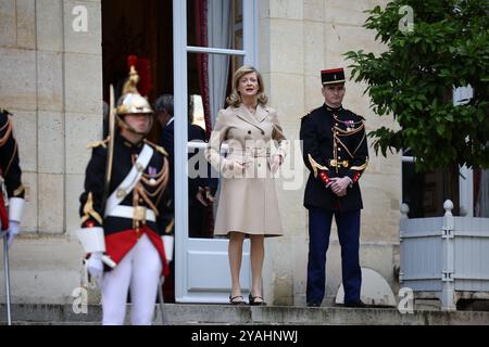 Parigi, Francia. 14 ottobre 2024. Isabelle Altmayer all'Hotel Matignon durante la loro visita di stato a Parigi, Francia, il 14 ottobre 2024. Foto di Raphael Lafargue/ABACAPRESS. COM credito: Abaca Press/Alamy Live News Foto Stock