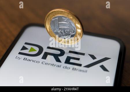 14 ottobre 2024, Brasile. Il logo Digital Real X (Drex) viene visualizzato sullo schermo di uno smartphone. È una valuta digitale brasiliana, da utilizzare come di Foto Stock