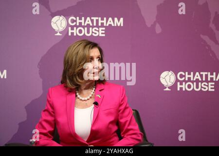 Londra, Regno Unito. 14 ottobre 2024. L'ex oratrice della camera dei rappresentanti Nancy Pelosi parla a Chatham House credito: Dominic Dudley/Alamy Live News Credit: Dominic Dudley/Alamy Live News Foto Stock