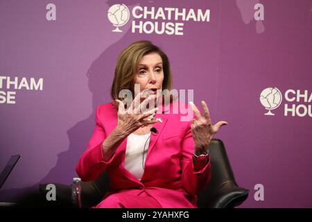 Londra, Regno Unito. 14 ottobre 2024. L'ex oratrice della camera dei rappresentanti Nancy Pelosi parla a Chatham House credito: Dominic Dudley/Alamy Live News Credit: Dominic Dudley/Alamy Live News Foto Stock