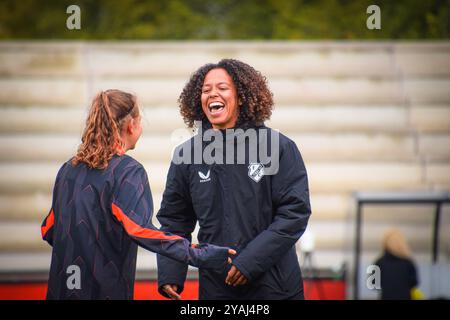 Rotterdam, Paesi Bassi. 13 ottobre 2024. Varkenoord, 13 ottobre 2024: Discorso dopo la partita dell'Azerion Vrouwen Eredivisie tra Feyenoord e FC Utrecht a Varkenoord a Rotterdam, Paesi Bassi. (Arne van der Ben/SPP) credito: SPP Sport Press Photo. /Alamy Live News Foto Stock