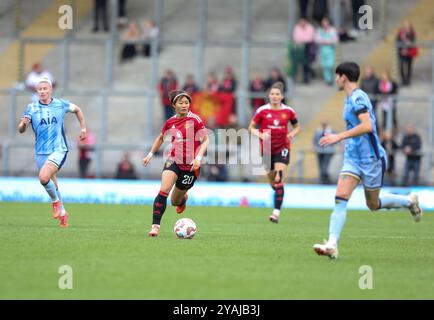 Leigh, Regno Unito. 13 ottobre 2024. Leigh, Inghilterra, 13 ottobre 2024 Hinata Miyazawa (20 Manchester United) corre al Tottenham Defence. Manchester United e Tottenham Hostpur - Leigh Sports Village (Sean Walsh/SPP) credito: SPP Sport Press Photo. /Alamy Live News Foto Stock