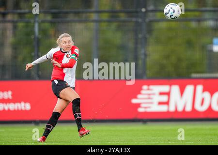 Rotterdam, Paesi Bassi. 13 ottobre 2024. Rotterdam - Maruschka Waldus del Feyenoord V1 durante la partita tra Feyenoord V1 e AZ V1 a Nieuw Varkenoord il 13 ottobre 2024 a Rotterdam, Paesi Bassi. Credito: Foto Box to Box/Alamy Live News Foto Stock