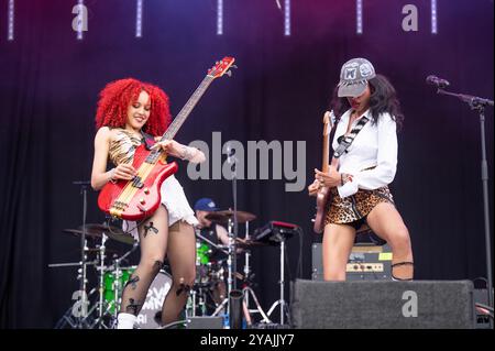 Glasgow, Regno Unito. 14 luglio 2024. Amy Love e Georgia South della band Nova Twins si esibiscono sul palco dei King Tuts al TRNSMT 2024. 2024-07-14 . Credito: G Foto Stock