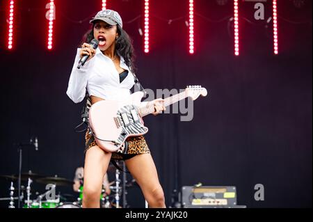 Glasgow, Regno Unito. 14 luglio 2024. Amy Love e Georgia South della band Nova Twins si esibiscono sul palco dei King Tuts al TRNSMT 2024. 2024-07-14 . Credito: G Foto Stock