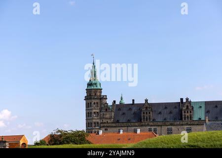 Splendido castello di Kronborg, città di Elsinore in Danimarca. Magnifico castello rinascimentale. Casa dell'Amleto. Foto Stock