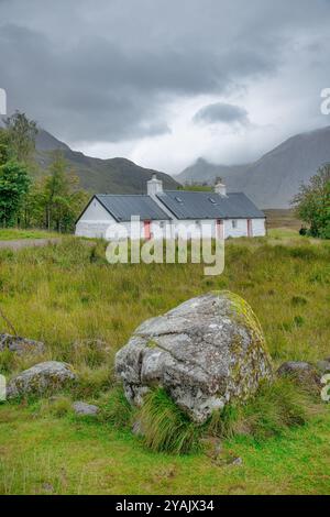 Blackrock Cottage, Glencoe con Buachaille Etive Mor dietro Foto Stock