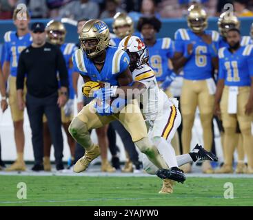 12 ottobre 2024 UCLA Bruins wide receiver J. Michael Sturdivant (7) fa una presa durante la partita contro i Minnesota Golden Gophers al Rose Bowl di Pasadena in California. Credito fotografico obbligatorio: Charles Baus/CSM Foto Stock