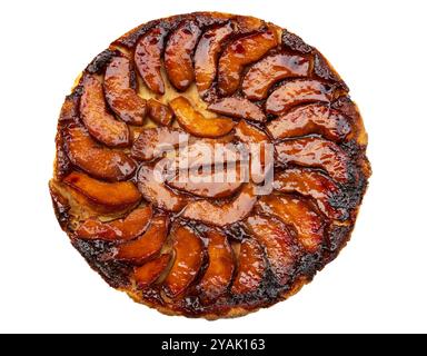 Torta di pera a fette o torta isolata su sfondo bianco, vista dall'alto verso il basso Foto Stock