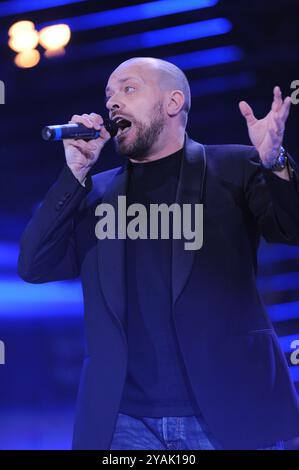 Verona Italia 07/06/2009 :Max Pezzali, cantante italiano, durante i Wind Music Awards all'Arena Foto Stock