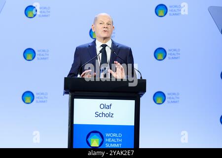 Berlino, Germania. 14 ottobre 2024. Il Cancelliere federale (SPD) Olaf Scholz parla alla conferenza "World Health Summit" presso il Marriott Hotel. Credito: Annette Riedl/dpa/Alamy Live News Foto Stock