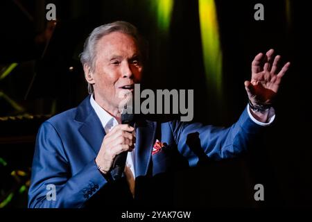 Berlino, Germania. 14 ottobre 2024. Peter Kraus, cantante, si esibisce con '! Rockin' 85! - Il grande concerto di compleanno 2024' al Friedrichstadt-Palast. Crediti: Christoph Soeder/dpa/Alamy Live News Foto Stock