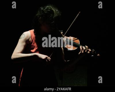 Jessica Moss durante il suo concerto a Casa Montjuic, Barcellona, Spagna. Foto di Mariano Anton. Foto Stock