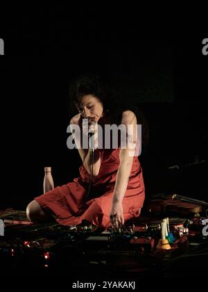 Jessica Moss durante il suo concerto a Casa Montjuic, Barcellona, Spagna. Foto di Mariano Anton. Foto Stock