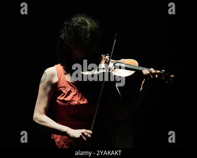 Jessica Moss durante il suo concerto a Casa Montjuic, Barcellona, Spagna. Foto di Mariano Anton. Foto Stock