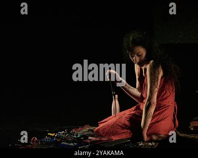 Jessica Moss durante il suo concerto a Casa Montjuic, Barcellona, Spagna. Foto di Mariano Anton. Foto Stock