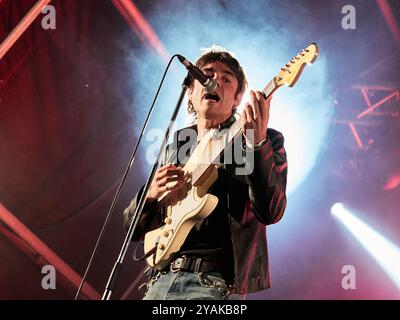 La Paloma durante il concerto al Festival Cruilla, a Barcellona, nel luglio 2024. La Paloma è una band con sede a Madrid che ha debuttato nel 2023 con l'album 'T Foto Stock