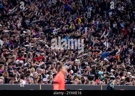 Monaco, Germania. 14 ottobre 2024. MONACO DI BAVIERA, GERMANIA - 14 OTTOBRE: I tifosi fanno l'onda durante la partita del gruppo 3 della UEFA Nations League 2024/2025 di Lega A tra Germania e Paesi Bassi all'Allianz Arena il 14 ottobre 2024 a Monaco di Baviera, Germania. (Foto di Pieter van der Woude/Orange Pictures) credito: Orange Pics BV/Alamy Live News Foto Stock