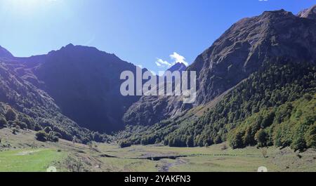 Splendida vista dei Pirenei in Spagna da l'Artiga de Lin Foto Stock