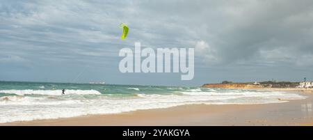 Spiaggia di sabbia la Barrosa a Novo Sancti Petri in Andalusia Foto Stock