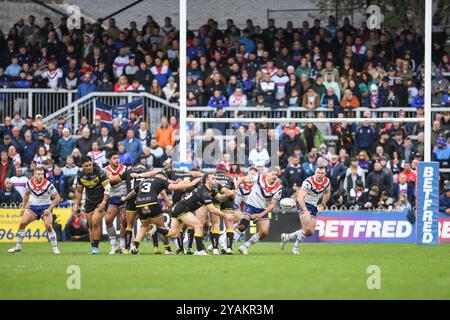 Wakefield, Inghilterra - 13 novembre 2024 - York Knights scrum. Rugby League, semifinale del Betfred Championship, Play Off., Wakefield Trinity vs York Knights al DIY Kitchens Stadium, Wakefield, UK Dean Williams Foto Stock