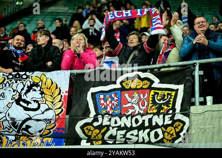 Breslavia, Polonia. 14 ottobre 2024. Tifosi cechi in azione durante il girone B1 della Lega delle Nazioni, 4° turno partita: Ucraina contro Repubblica Ceca a Breslavia, Polonia, 14 ottobre 2024. Crediti: David Tanecek/CTK Photo/Alamy Live News Foto Stock