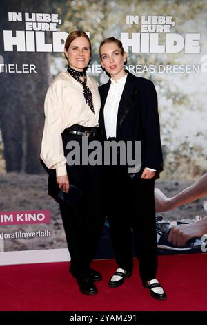 In Liebe, Eure Hilde, Filmpremiere im Kino in der Kulturbrauerei, Berlino, 14.10.2024 Fritzi Haberland und Sina Martens bei der Premiere von IN LIEBE, EURE HILDE im Kino in der Berliner Kulturbrauerei, Berlin am 14.10.2024 Berlin Kino in der Kulturbrauerei *** in LIEBE, Eure Hilde 2024 Berlino il 14 10 2024 Berlin Kino in der Kulturbrauerei Copyright: xAnitaxBuggex Foto Stock