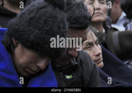 SEPOLTURA DELL'ULTIMO OPERAIO DEL GHIACCIO CHIMBORAZO Pulingui, lunedì 14 ottobre 2024 nella comunità di Pulingui, nella piazza del quartiere di Santa Rosa 4 angoli del Canton Guano, amici, familiari e vicini, in mezzo a una messa con canti, lacrime, salutò l'ultimo lavoratore del ghiaccio di Chimborazo Baltazar Ushca, nel bel mezzo di una messa con canti, lacrime, ha detto addio all'ultimo gelatiere di Chimborazo Baltazar Ushca foto API Roberto Chavez Pulingui Chimborazo Ecuador SOI ENTIERRO ULTIMO HIELERO CHIMBORAZO 02c6d5c87be15323225e8cb964315b84e1 Copyright: xROBERTOxCHÃVEZx Foto Stock