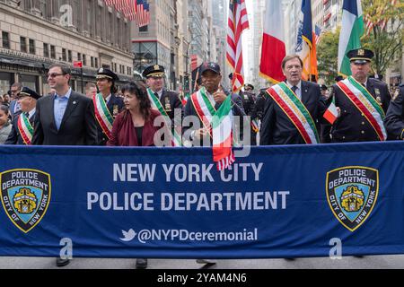 New York, Stati Uniti. 14 ottobre 2024. Il sindaco Eric Adams (C) e il Commissario di polizia Thomas Donlon (2° da R) partecipano alla parata annuale del Columbus Day 2024 sulla 5th Avenue a Manhattan, New York, il 14 ottobre 2024. Crediti: lev radin/Alamy Live News Foto Stock